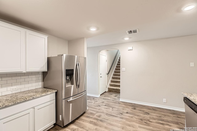 4811 Tee Box Ct, San Antonio, TX 78261 - kitchen with appliances with stainless steel finishes, white cabinets, tasteful backsplash, light wood finished floors, and recessed lighting