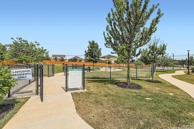 4811 Tee Box Ct, San Antonio, TX 78261 - view of home's community with a gate