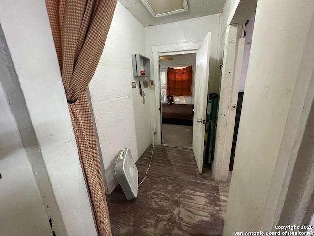 261 San Gabriel, San Antonio, TX 78237 - view of corridor
