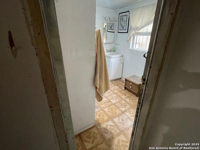 261 San Gabriel, San Antonio, TX 78237 - bathroom featuring vanity