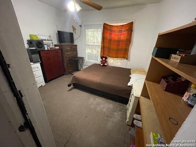 261 San Gabriel, San Antonio, TX 78237 - bedroom with ceiling fan