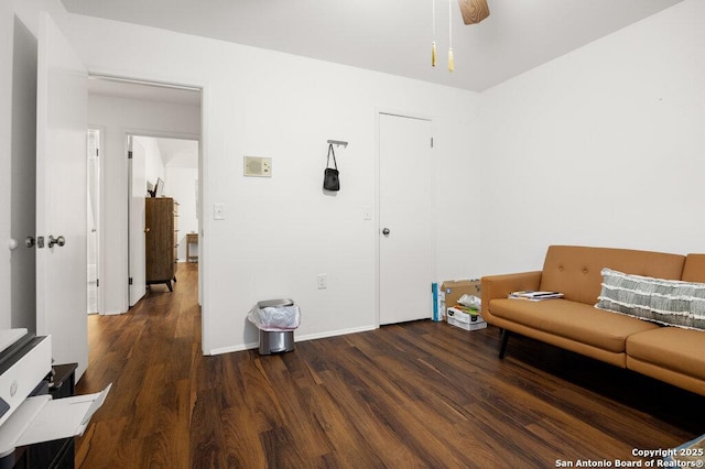 5006 Las Campanas, San Antonio, TX 78233 - living room with wood finished floors and baseboards