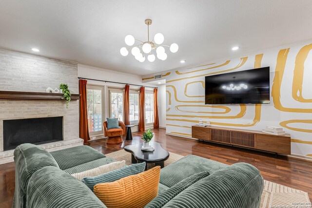113 Wickford, Castle Hills, TX 78213 - living area featuring wood finished floors, a chandelier, baseboards, a fireplace, and recessed lighting