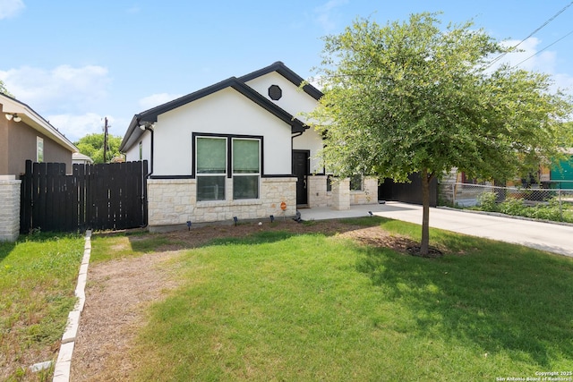 422 42nd, San Antonio, TX 78237 - view of front facade featuring stone siding, stucco siding, and driveway