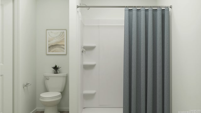 5658 Azure Aly, San Antonio, TX 78223 - bathroom featuring toilet and curtained shower