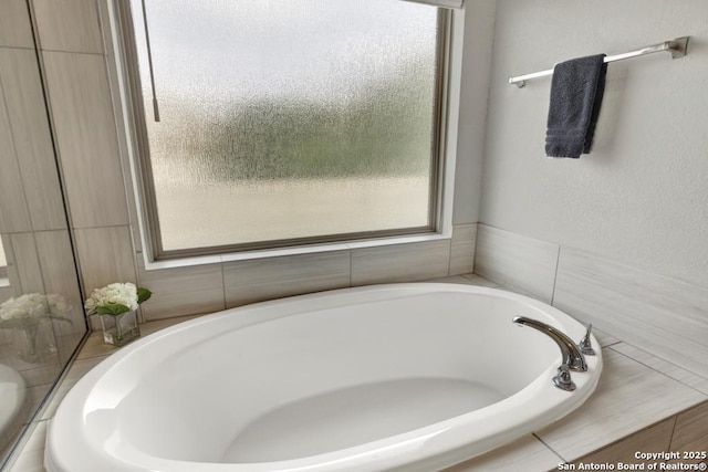 562 Orchard Way, New Braunfels, TX 78132 - bathroom with a garden tub