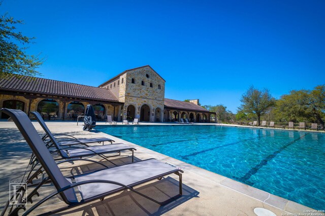 562 Orchard Way, New Braunfels, TX 78132 - community pool with a patio