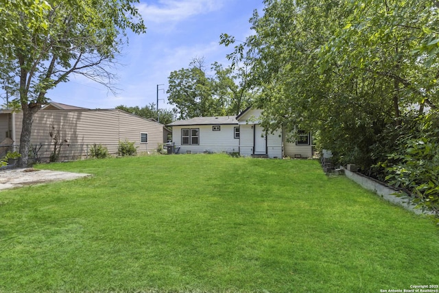 1711 Hermine, San Antonio, TX 78201 - view of green lawn