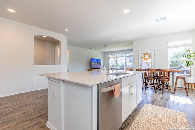 7421 Cimarron Lk, Boerne, TX 78015 - kitchen with dishwasher, light wood-type flooring, white cabinets, recessed lighting, and a kitchen island with sink