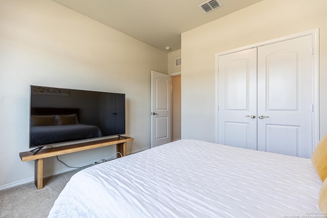 7421 Cimarron Lk, Boerne, TX 78015 - carpeted bedroom featuring baseboards, a closet, and lofted ceiling