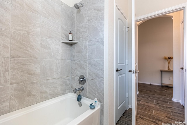 7421 Cimarron Lk, Boerne, TX 78015 - bathroom with wood finished floors, bathtub / shower combination, and baseboards