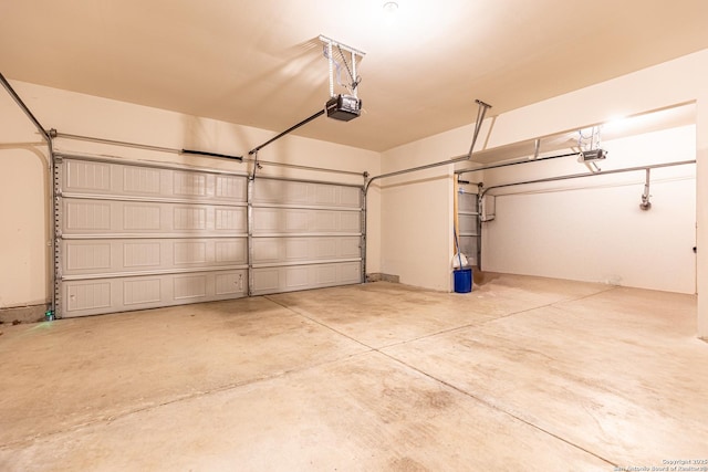 7421 Cimarron Lk, Boerne, TX 78015 - garage featuring a garage door opener