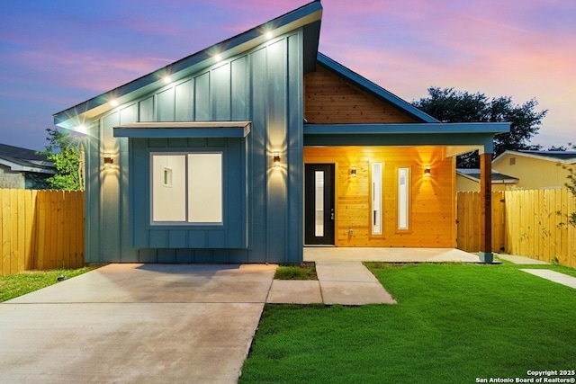 1422 Sherman, San Antonio, TX 78202 - view of front of property featuring board and batten siding