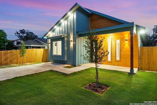 1422 Sherman, San Antonio, TX 78202 - view of outdoor structure at dusk