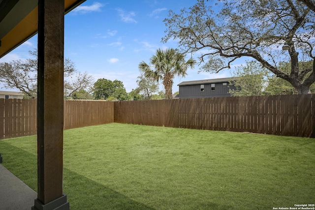 1947 W French Pl, San Antonio, TX 78201 - view of yard