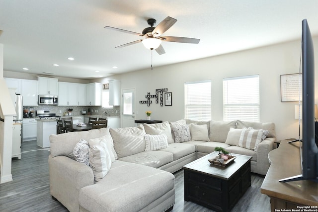 927 Lambshead Draw, San Antonio, TX 78245 - living area featuring a ceiling fan, wood finished floors, and recessed lighting
