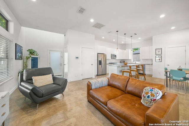430 Burleson, San Antonio, TX 78202 - living area featuring recessed lighting and baseboards