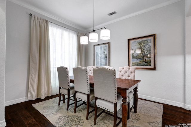 11 Gemsbuck Rise, San Antonio, TX 78258 - dining space featuring crown molding, wood finished floors, and baseboards