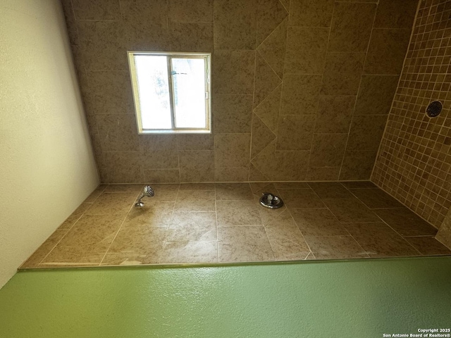 19518 Florence, Lytle, TX 78052 - bathroom with tiled shower