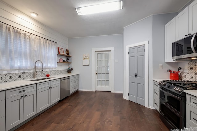 721 W Kings Hwy, San Antonio, TX 78212 - kitchen with stainless steel appliances, a sink, tasteful backsplash, light countertops, and crown molding