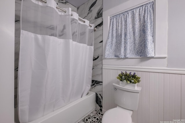 721 W Kings Hwy, San Antonio, TX 78212 - bathroom featuring shower / tub combo with curtain, toilet, and a wainscoted wall
