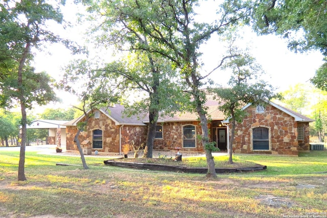 592 Jacobs Ln, Vernia, TX 78121 - single story home featuring stone siding, central AC, a front lawn, and an attached carport