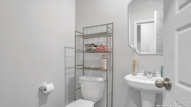 229 Colebrook Way, Cibolo, TX 78108 - bathroom featuring toilet and a textured wall