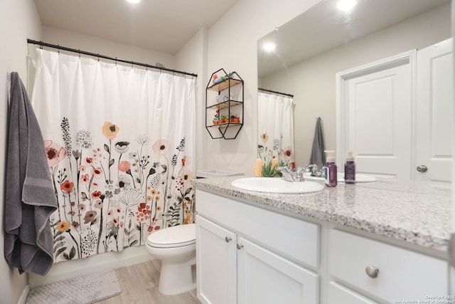 1206 Kiskadee Way, San Antonio, TX 78245 - full bath with vanity, toilet, a shower with shower curtain, wood finished floors, and recessed lighting