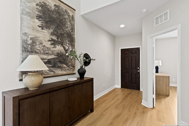 7618 Desperado, Boerne, TX 78015 - entrance foyer featuring wood finished floors, baseboards, and recessed lighting