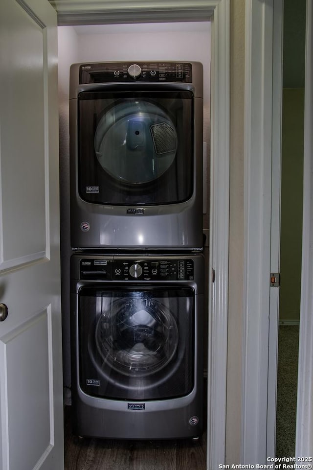 5922 Autumn Palms, San Antonio, TX 78242 - laundry area featuring stacked washer / drying machine