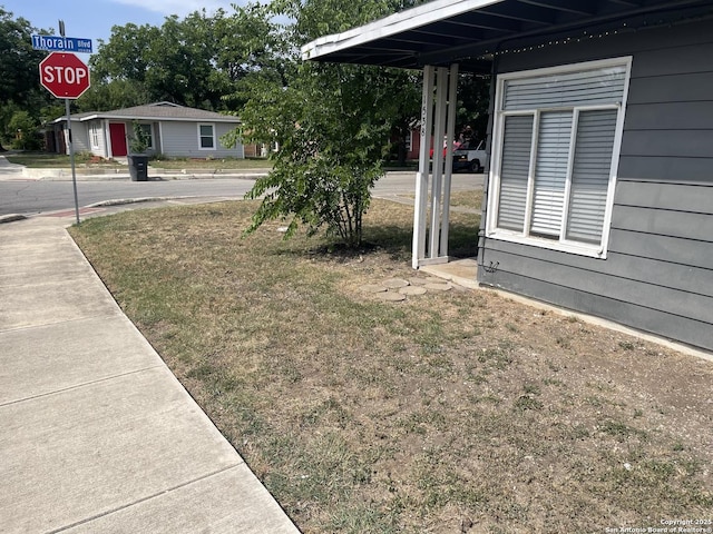 1538 Thorain, San Antonio, TX 78201 - view of yard