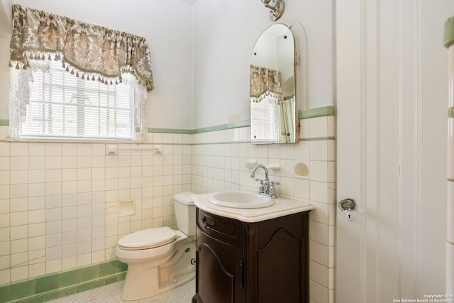 2150 W Summit Ave, San Antonio, TX 78201 - bathroom featuring vanity, wainscoting, tile walls, toilet, and tile patterned flooring