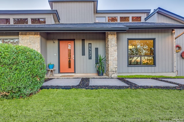 8537 Classic Oaks Ln, San Antonio, TX 78255 - entrance to property with a yard, roof with shingles, and stone siding