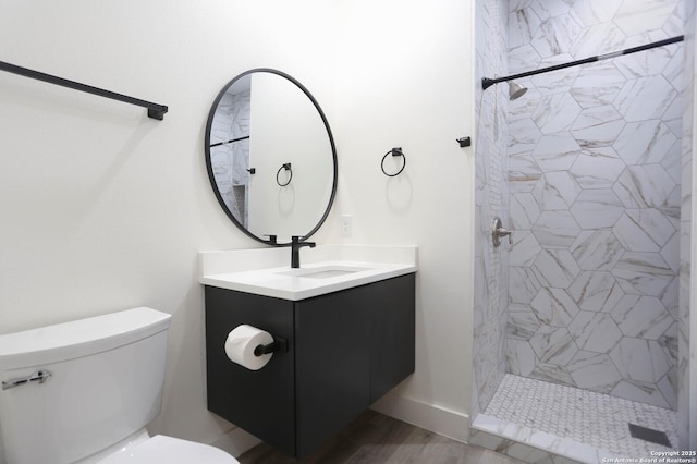 130 E Lachapelle, San Antonio, TX 78204 - bathroom with toilet, vanity, tiled shower, and wood finished floors