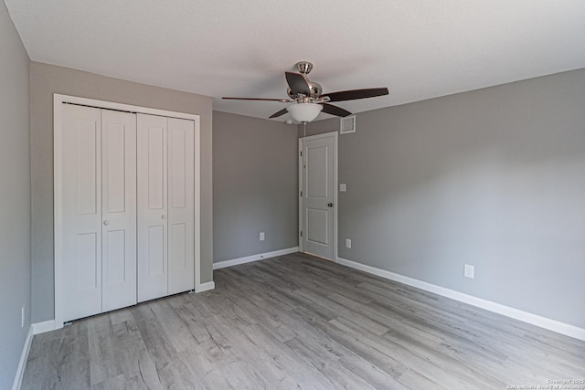 4935 Bartmer Ave, San Antonio, TX 78228 - unfurnished bedroom featuring light wood-style flooring, a closet, and a ceiling fan