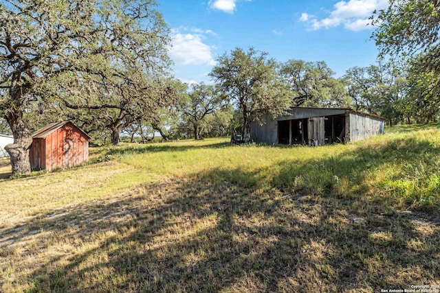 30951 Blanco Rd, Bulverde, TX 78163 - view of yard with an outbuilding