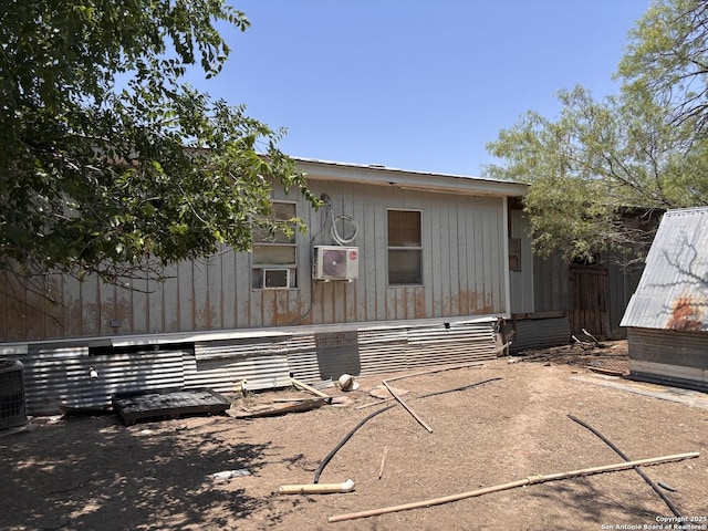 793 Fm 1986, La Pryor, TX 78872 - view of side of home with cooling unit