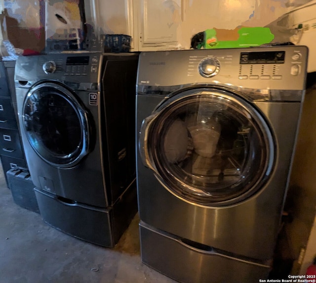 5819 Cayuga, San Antonio, TX 78228 - laundry area featuring washing machine and clothes dryer