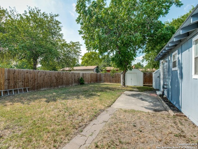 815 Flanders, San Antonio, TX 78211 - view of yard with a patio