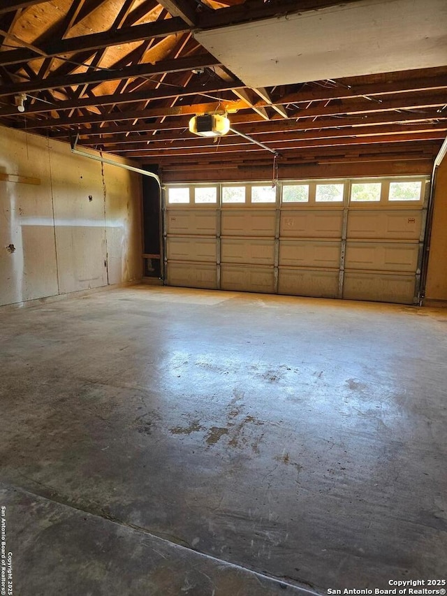 7401 Old Spanish Trl, Live Oak, TX 78233 - garage featuring a garage door opener
