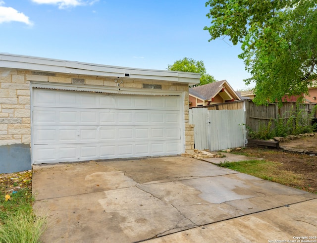 9630 NW Simplicity Dr, San Antonio, TX 78245 - view of garage