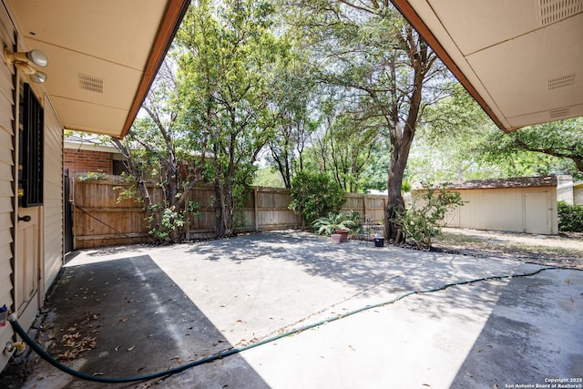 7035 Forest Mdw, San Antonio, TX 78240 - view of patio