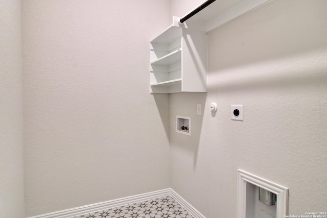 2035 Stephanie Ave, New Braunfels, TX 78132 - laundry area featuring gas dryer hookup, electric dryer hookup, hookup for a washing machine, tile patterned floors, and baseboards