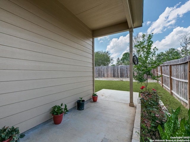 607 Pleasanton Spg, San Antonio, TX 78221 - view of patio