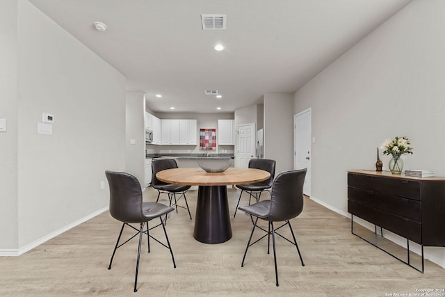 7115 Mesa Clfs, Converse, TX 78109 - dining space featuring light wood-style flooring, baseboards, and recessed lighting