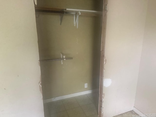 924 Santa Monica, San Antonio, TX 78201 - view of closet