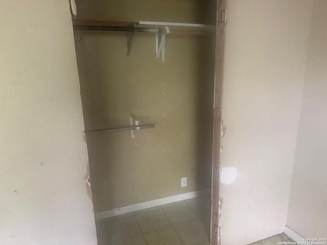 924 Santa Monica, San Antonio, TX 78201 - view of closet