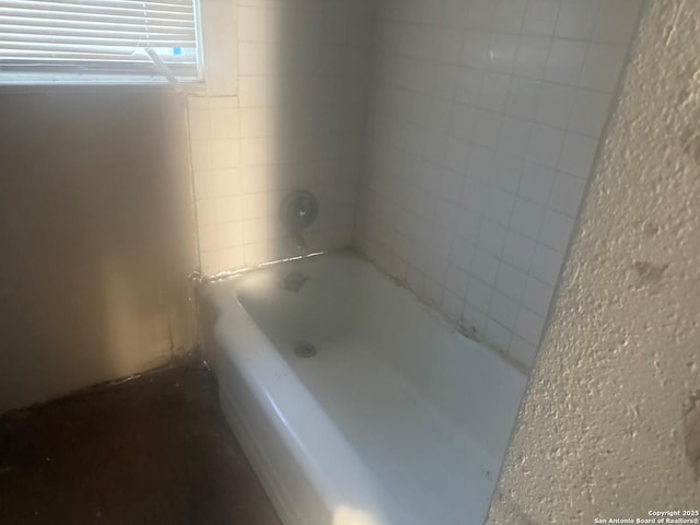 924 Santa Monica, San Antonio, TX 78201 - full bathroom with a bathtub and a textured wall