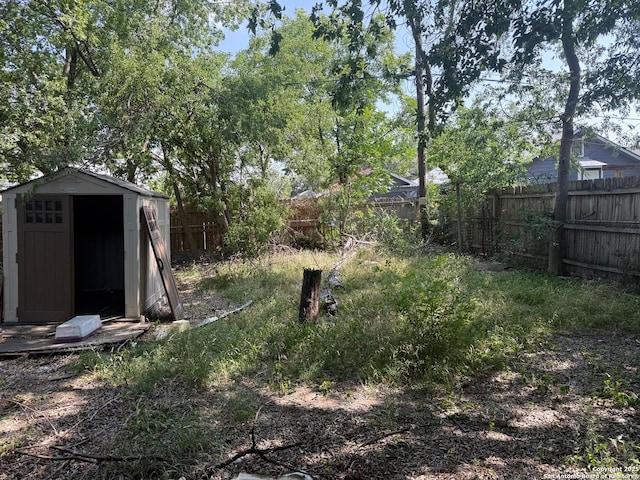 924 Santa Monica, San Antonio, TX 78201 - view of fenced backyard