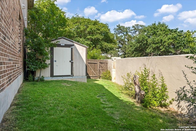 2630 Starlight Ct, San Antonio, TX 78261 - view of yard featuring a gate